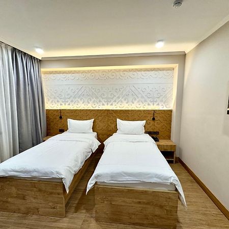 Dami Almaty Hotel Экстерьер фото