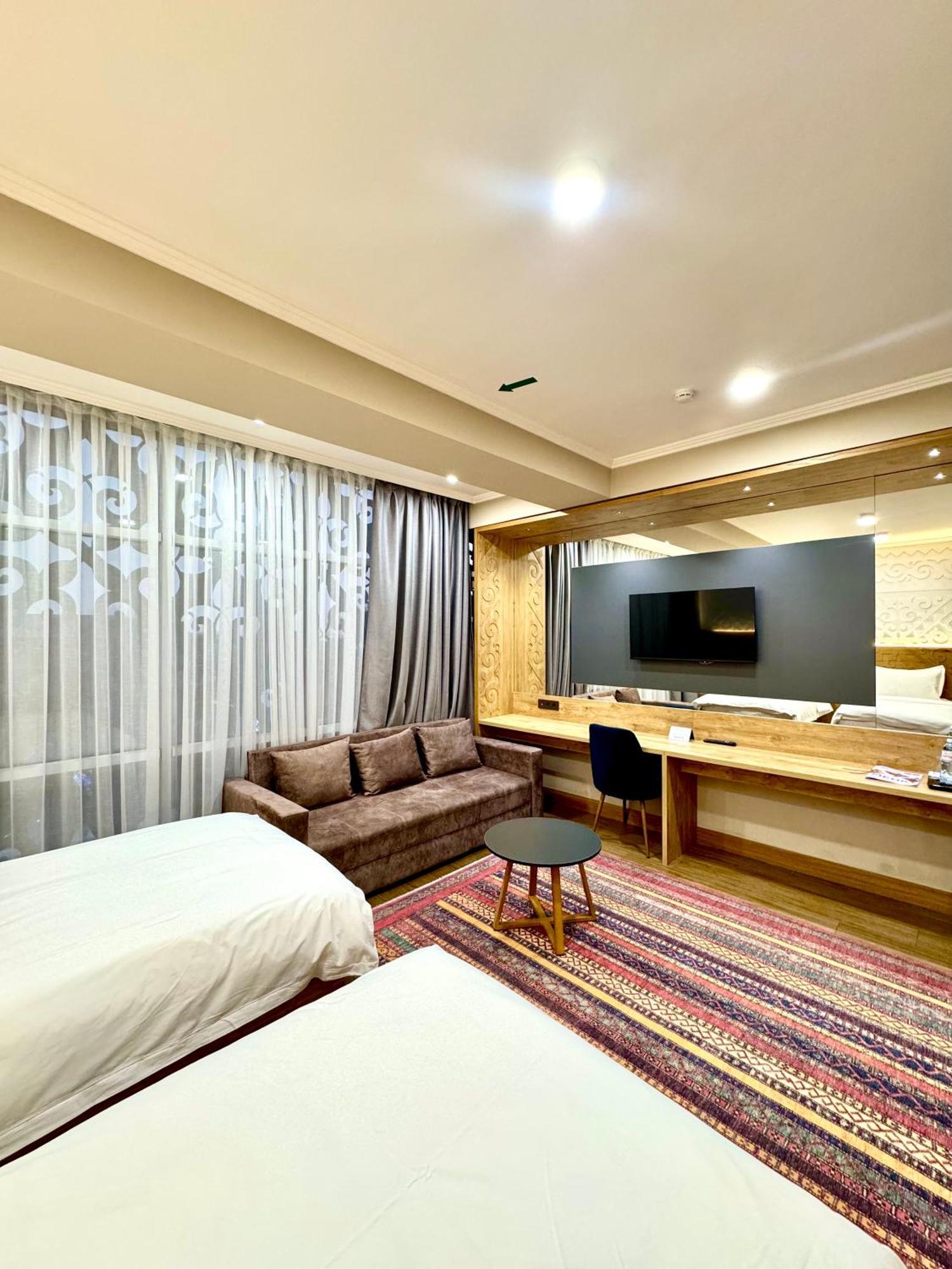 Dami Almaty Hotel Экстерьер фото