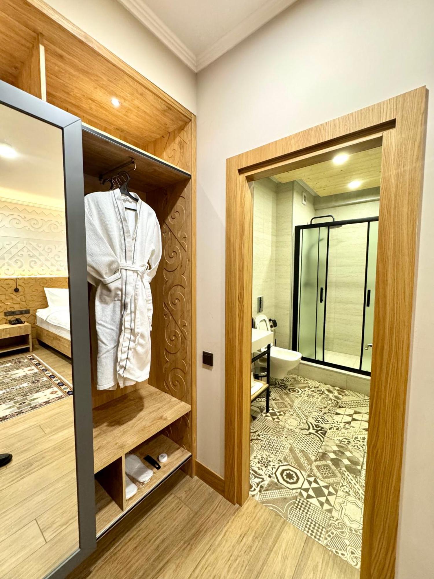 Dami Almaty Hotel Экстерьер фото